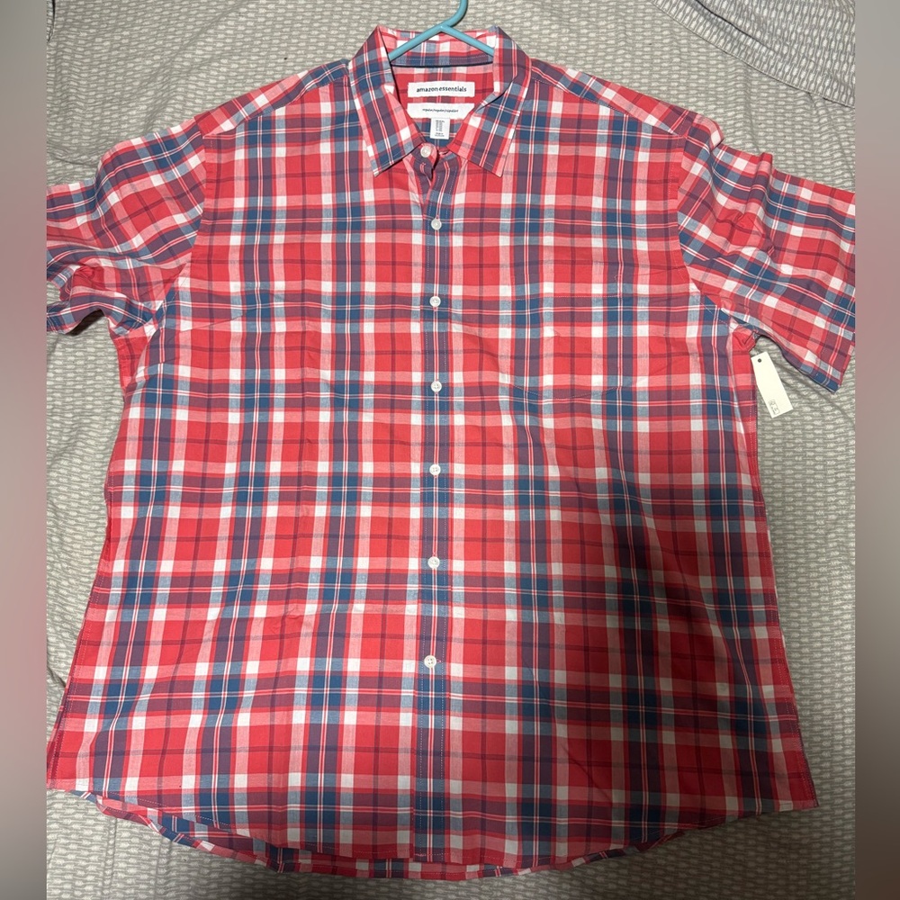 Amazon Essentials Men's Red and Blue Plaid Short-Sleeve Button-Down Shirt